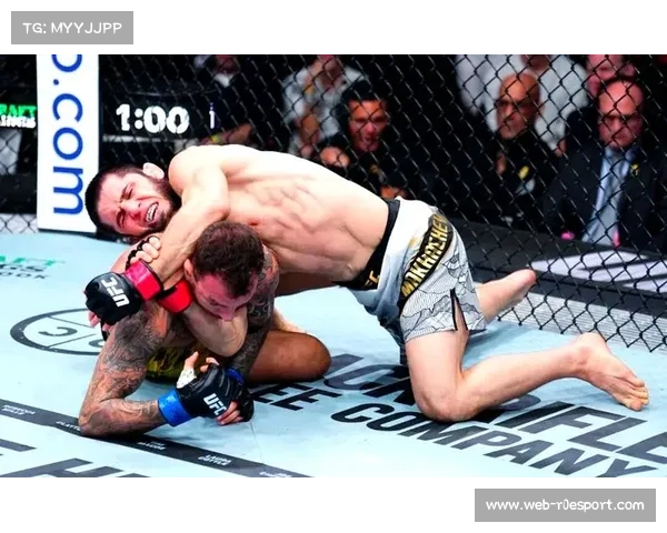 马哈切夫一致判定胜马达莱纳，夺得UFC次中量级冠军成为双冠王